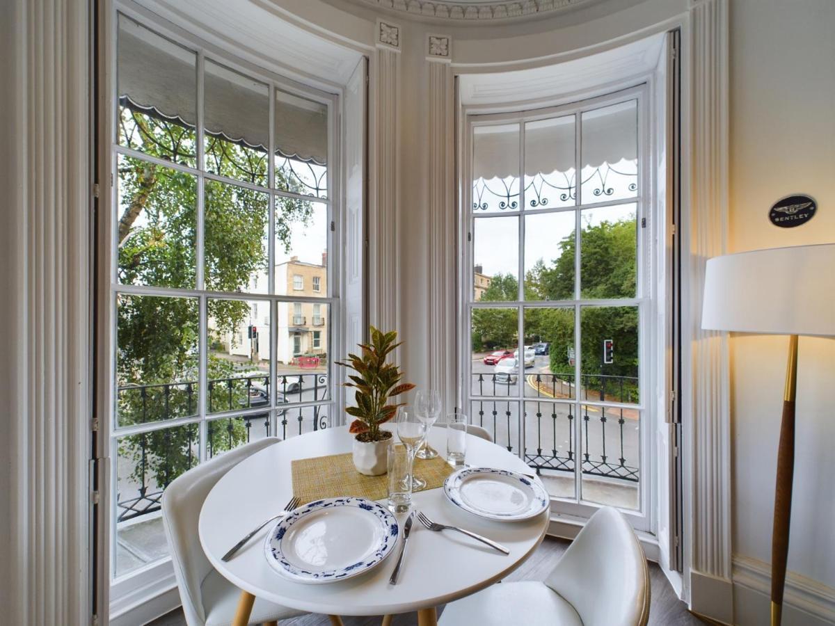 Belle Vue Regency King Size W Free Parking Apartamento Cheltenham Exterior foto