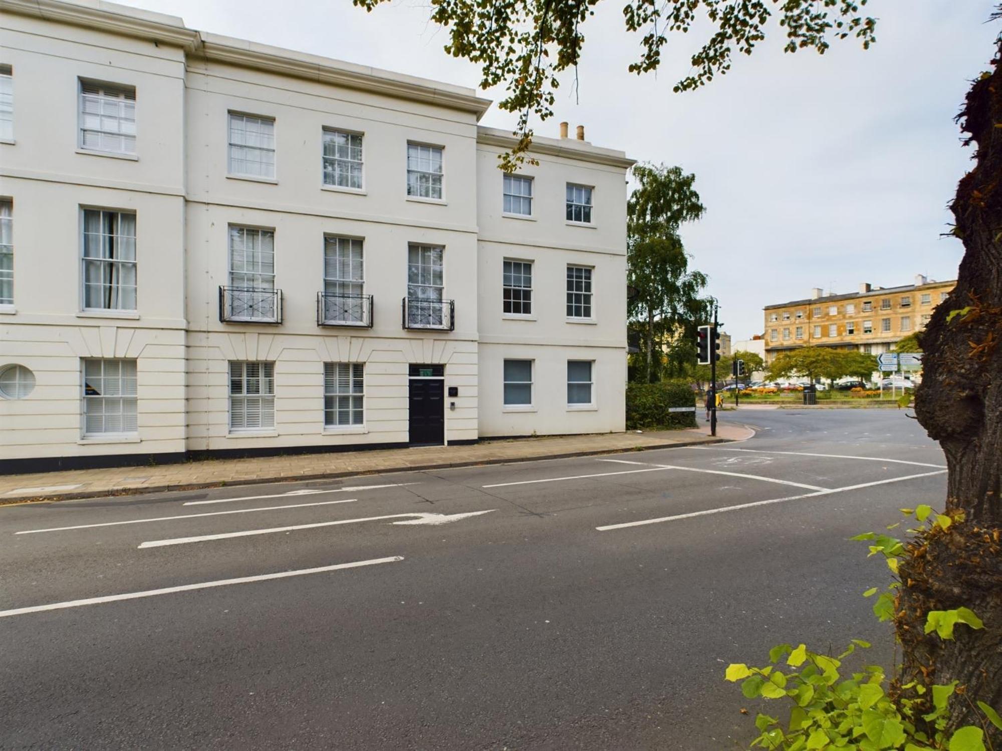 Belle Vue Regency King Size W Free Parking Apartamento Cheltenham Exterior foto